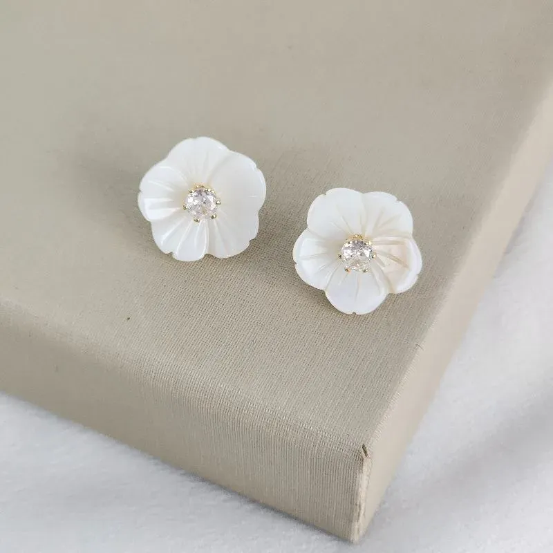 Brinco Flor Zircônia banhado Ouro 18k