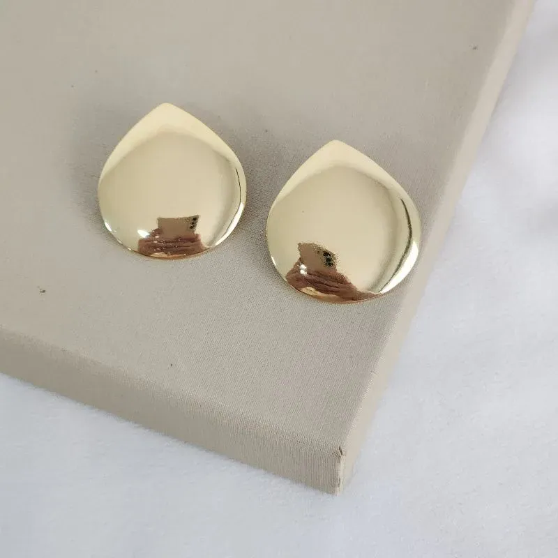 Brinco Gota Lisa Grande banhado Ouro 18k