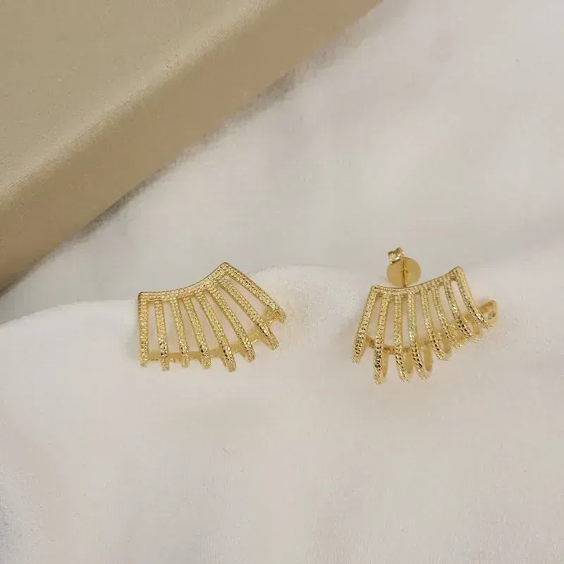 Brinco Médio Oito Fios Liso banhado Ouro 18k