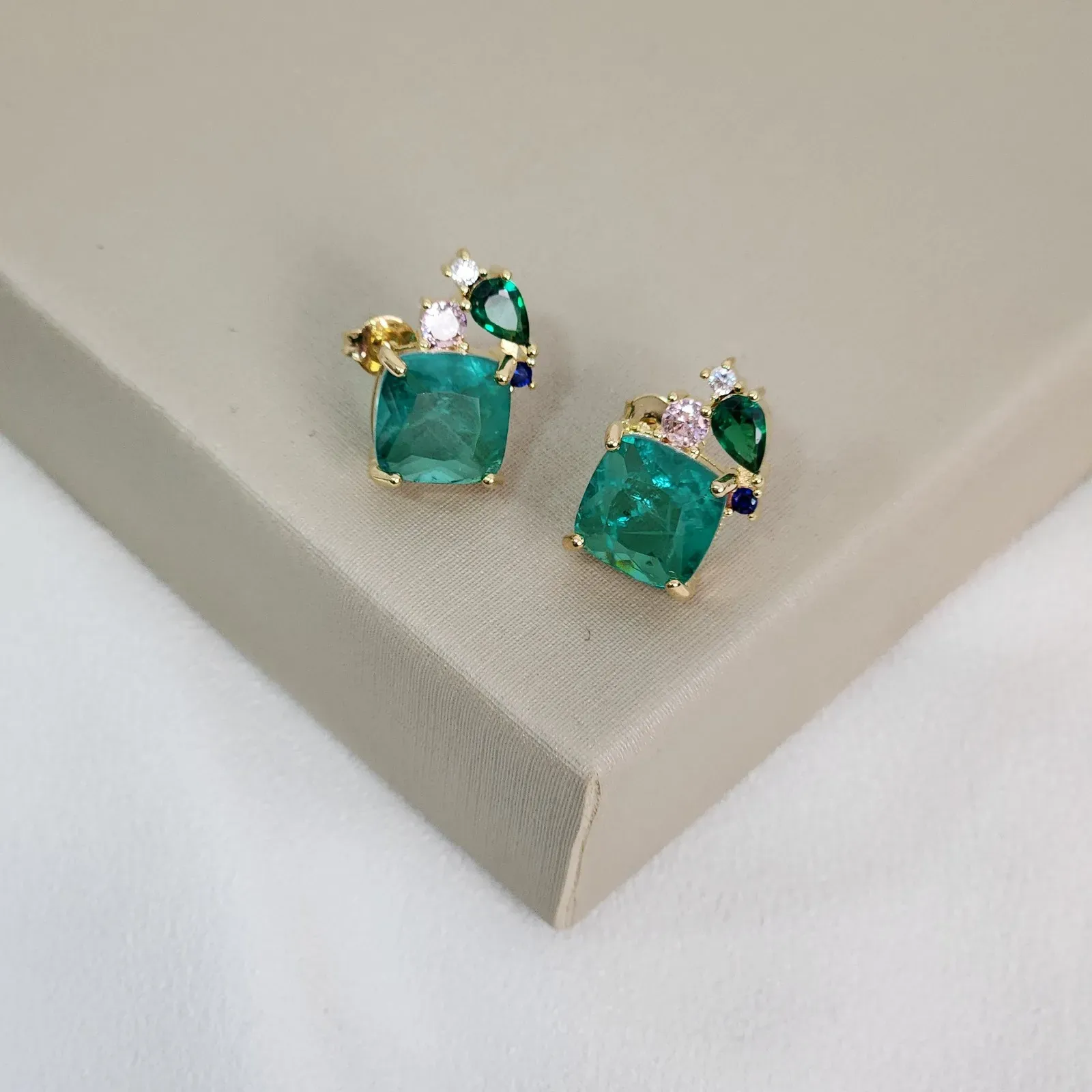 BRINCO PEDRA COM ZIRCONIA