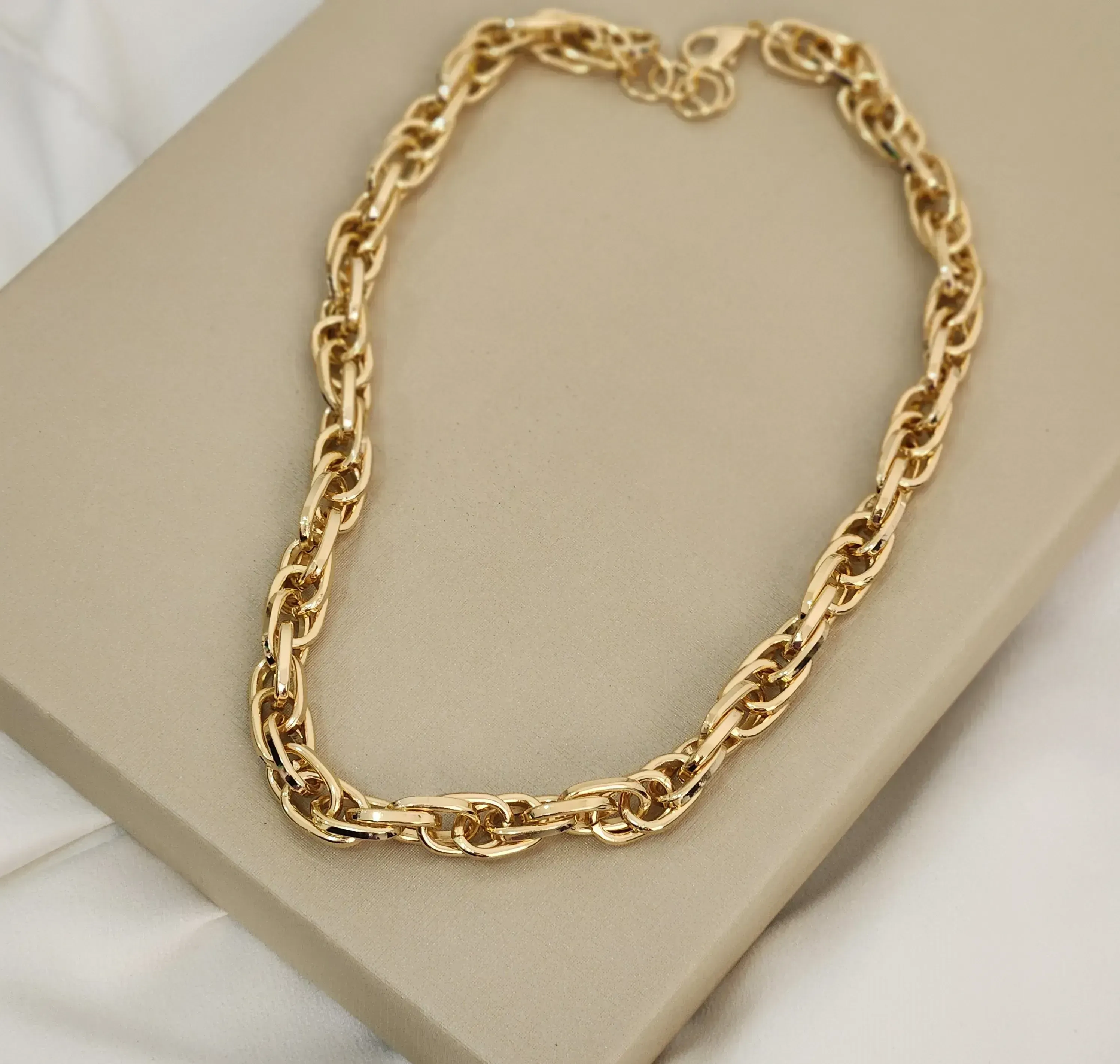 Maxi Colar Corrente Elos Entrelaçados banhado Ouro 18k