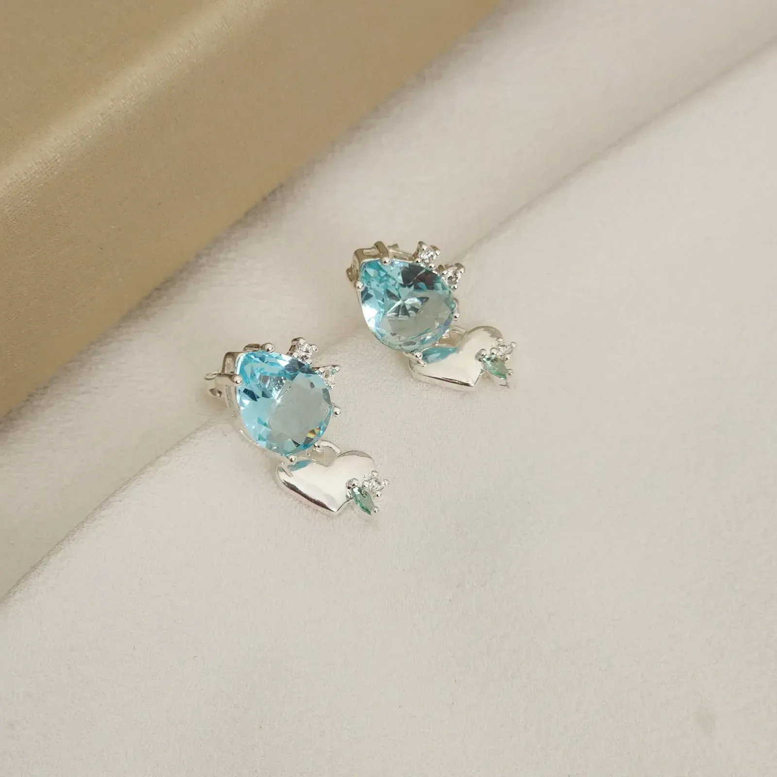 BRINCO COM GOTA DE ZIRCONIA