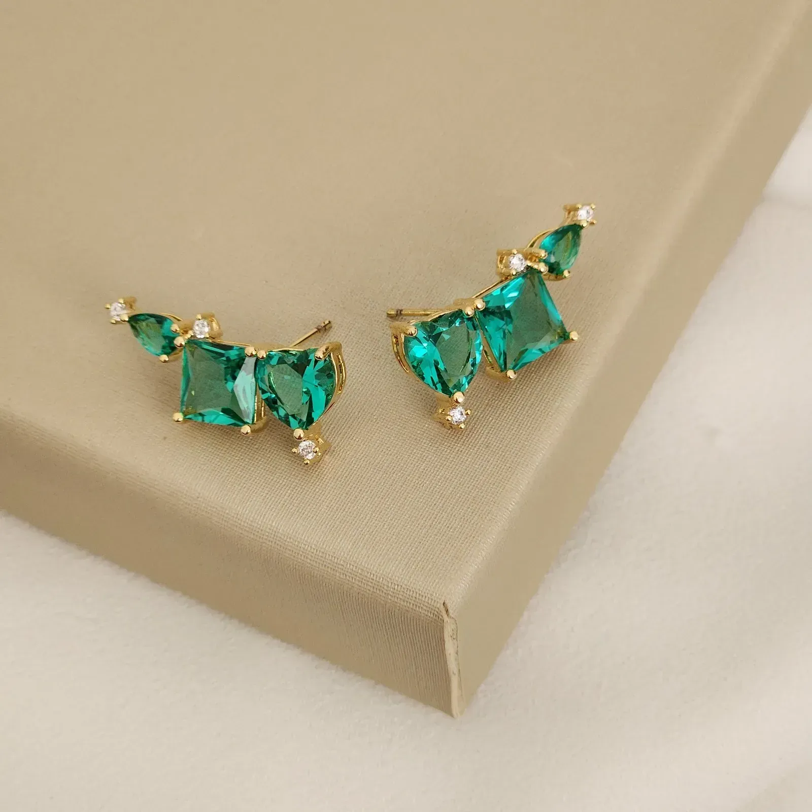 BRINCO EARCUFF ZIRCONIA