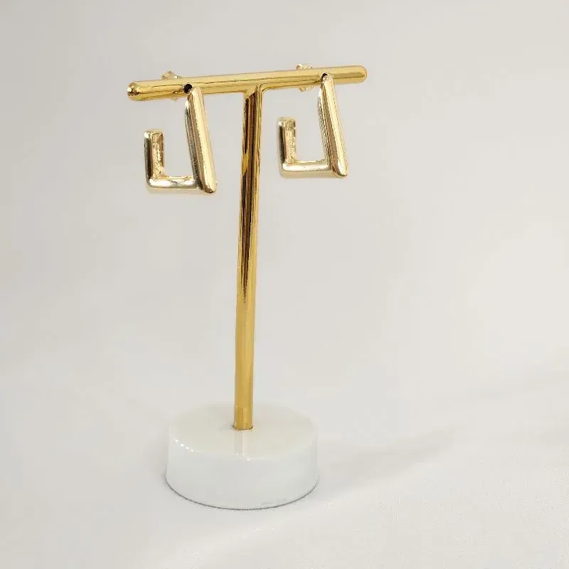 Brinco Meia Argola Quadrada banhada Ouro 18k