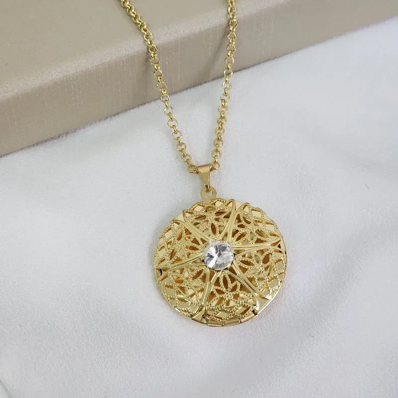 Colar relicário com zircônia