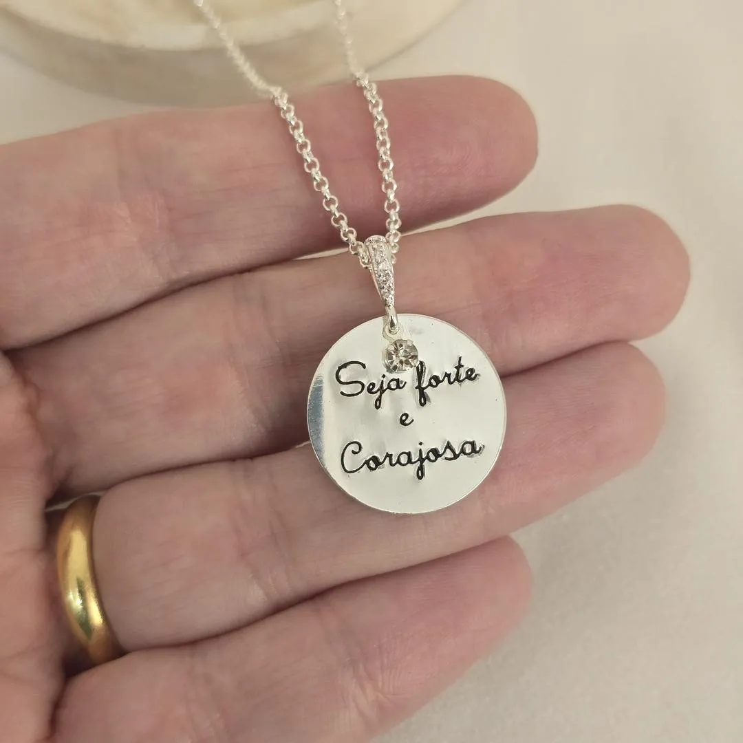 Colar Seja Forte Corajosa Zircônia