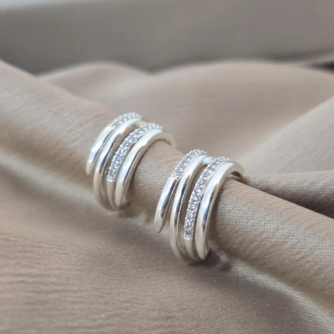 Brinco Meia Argola Zirconia