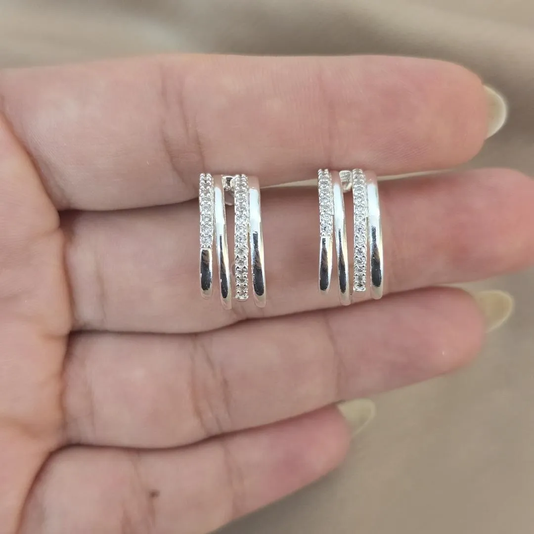 Brinco Meia Argola Zirconia