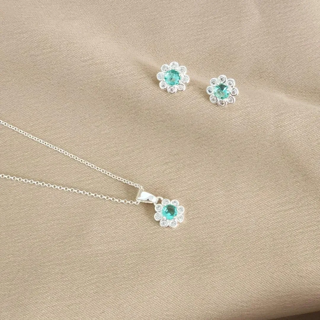 Conjunto Delicado De Flor