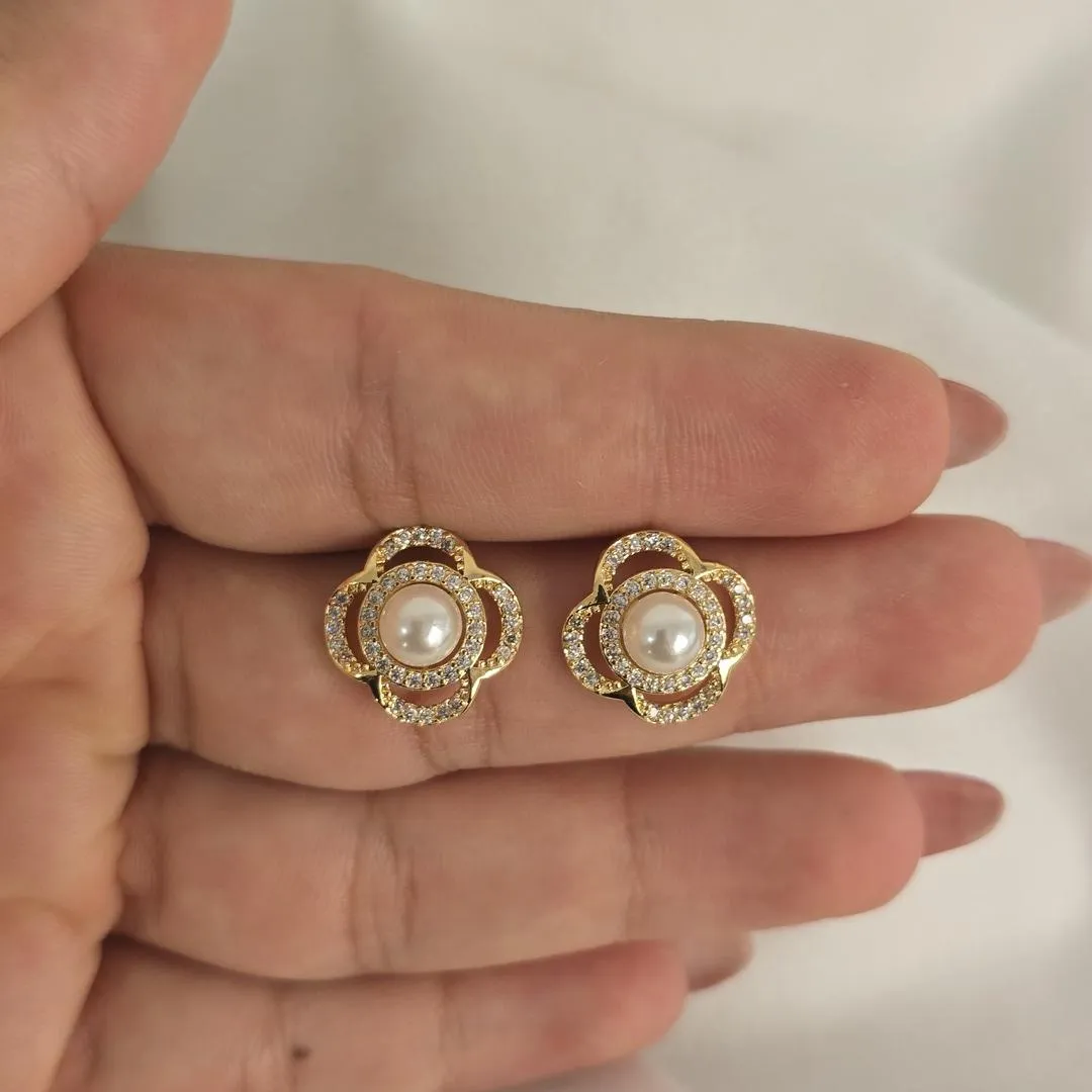 Conjunto Flor Perola e Zircônia