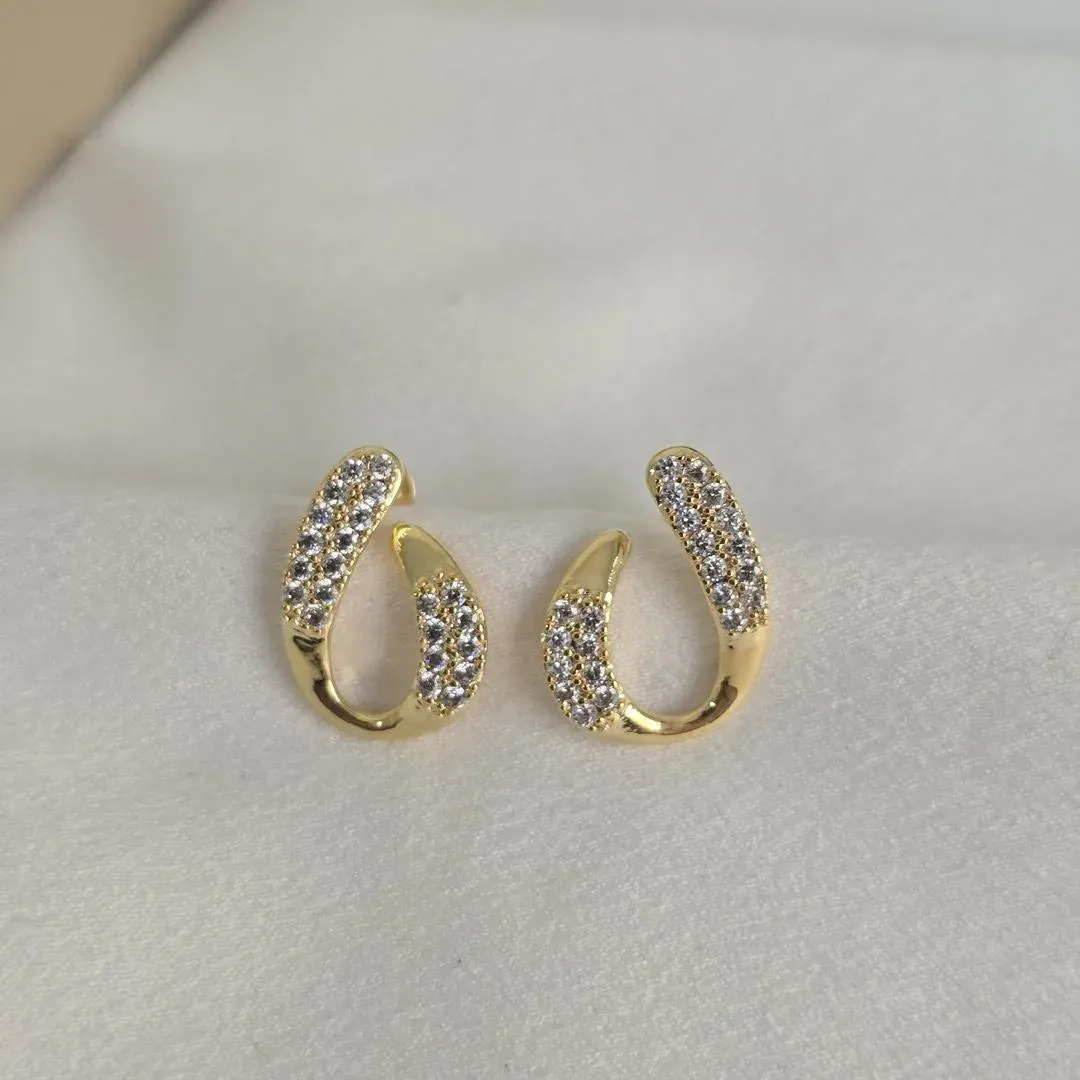 Brinco Gota Vazada Liso e Zircônia