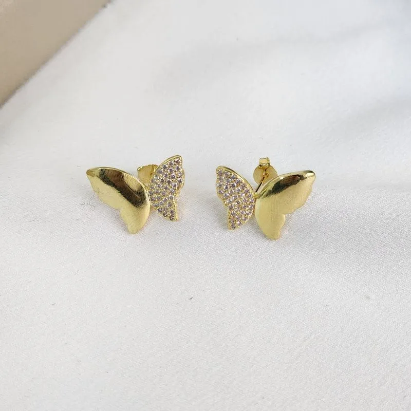 Brinco Delicado Borboleta Liso e Zircônia
