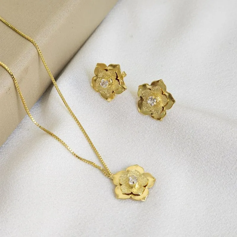 Conjunto Delicado Flor Lisa e Zircônia
