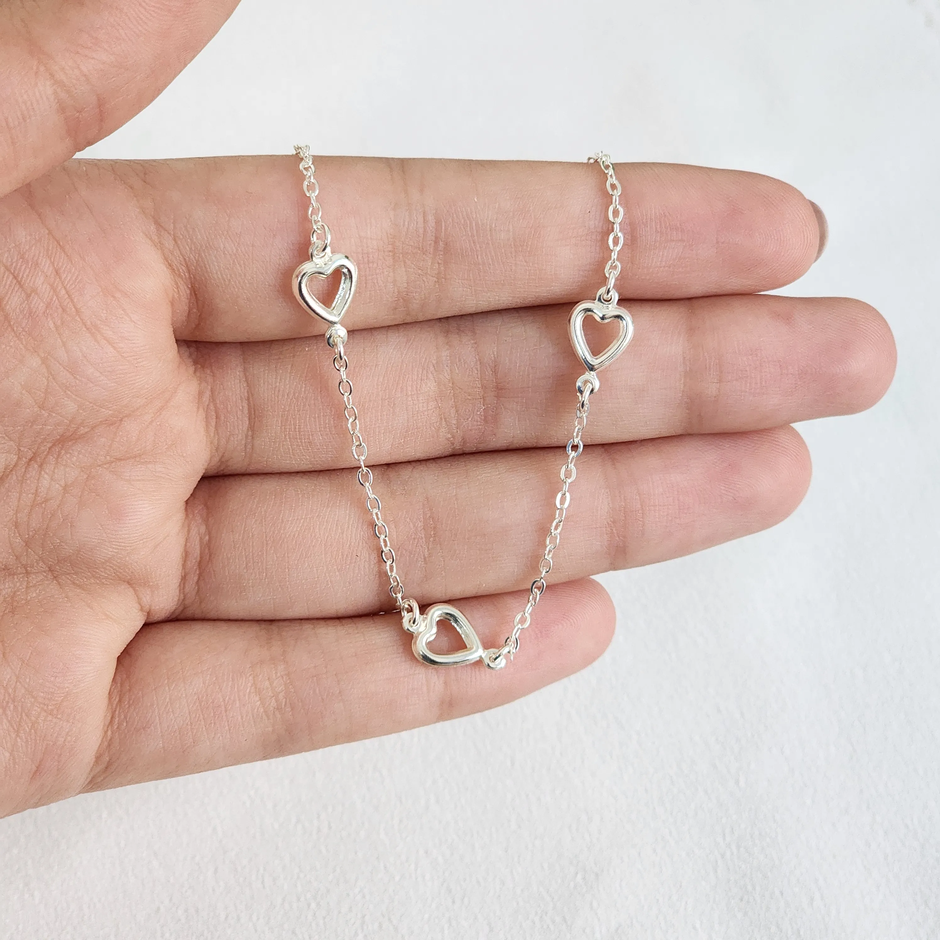 Colar Choker Vazado Corações