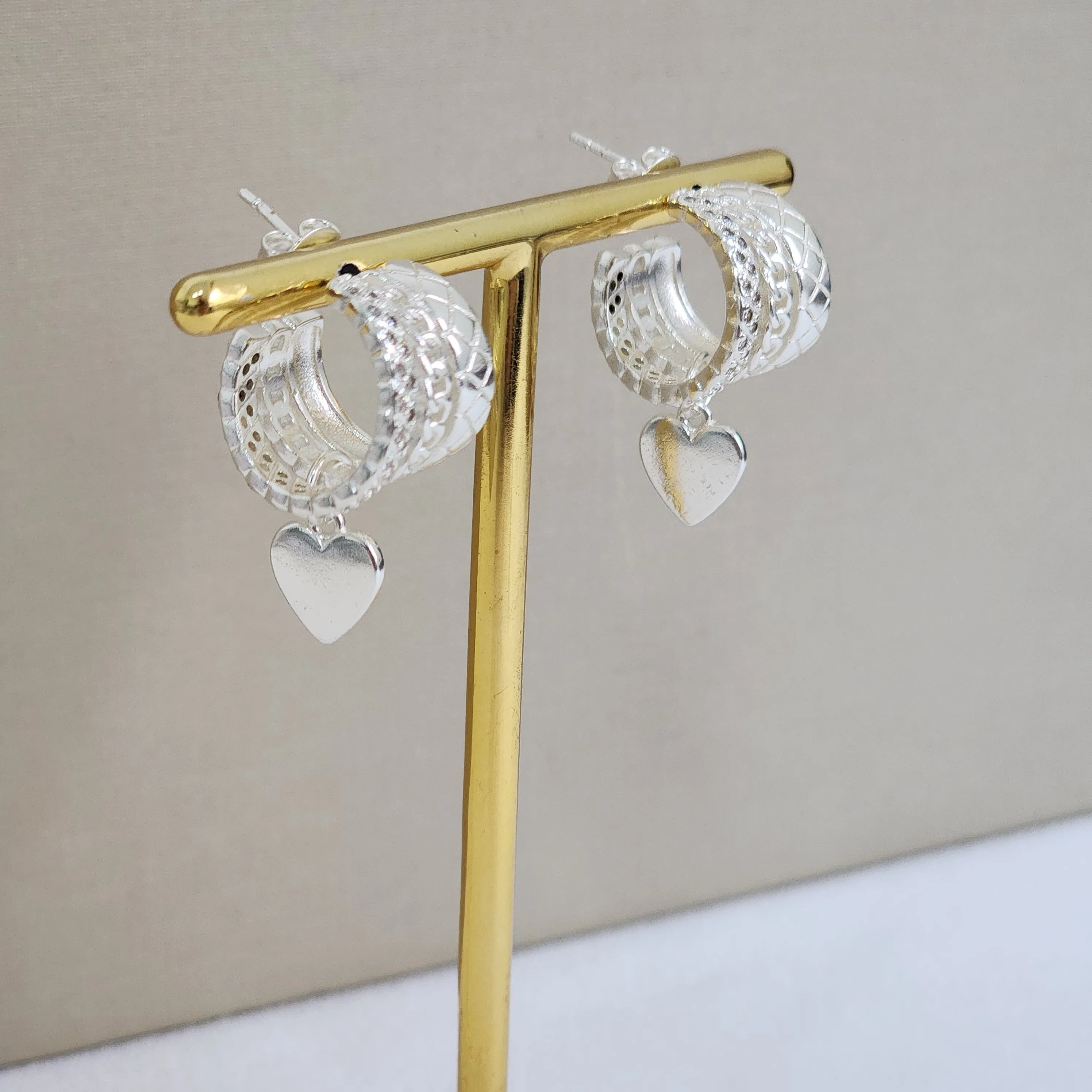 Argola Delicada Zircônia e Coração Liso