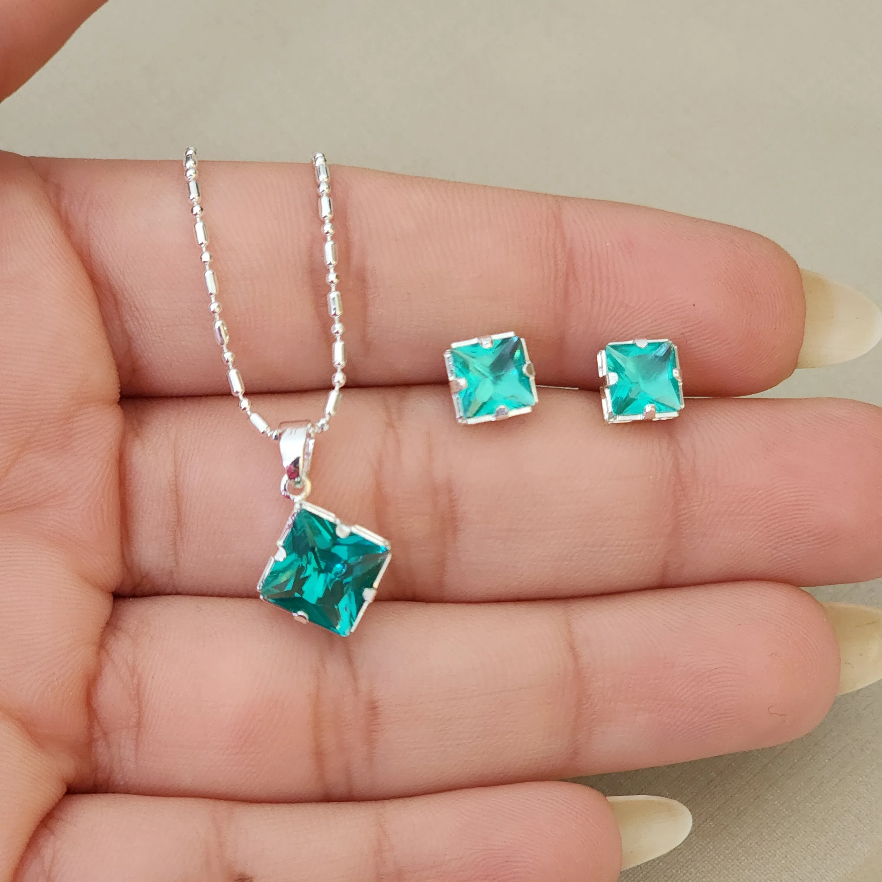 Conjunto Delicado Quadrado Zircônia
