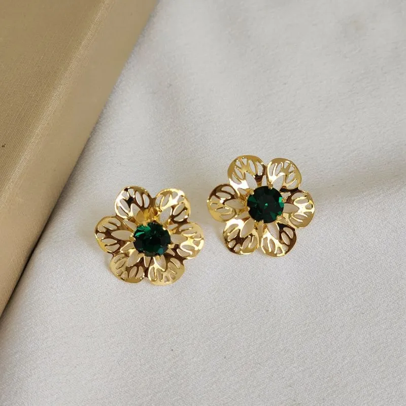 Brinco Flor Delicado Zircônia