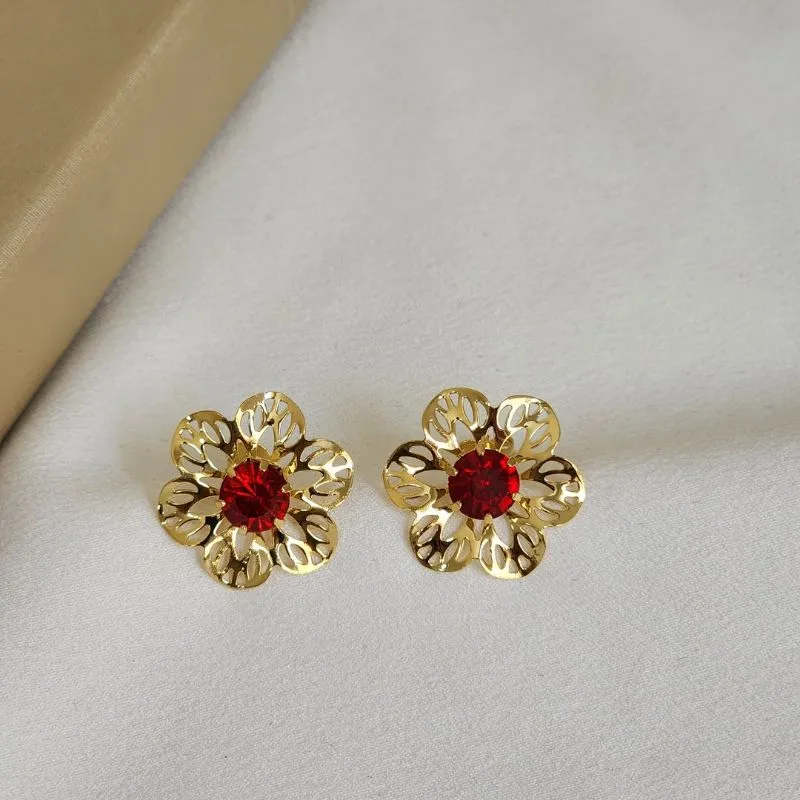 Brinco Flor Delicado Zircônia