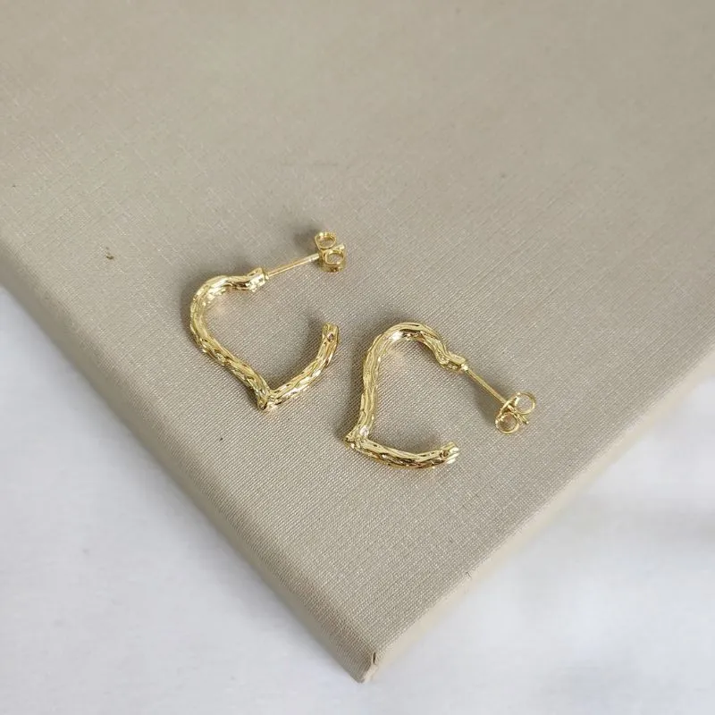 Brinco Meia Argola Coração