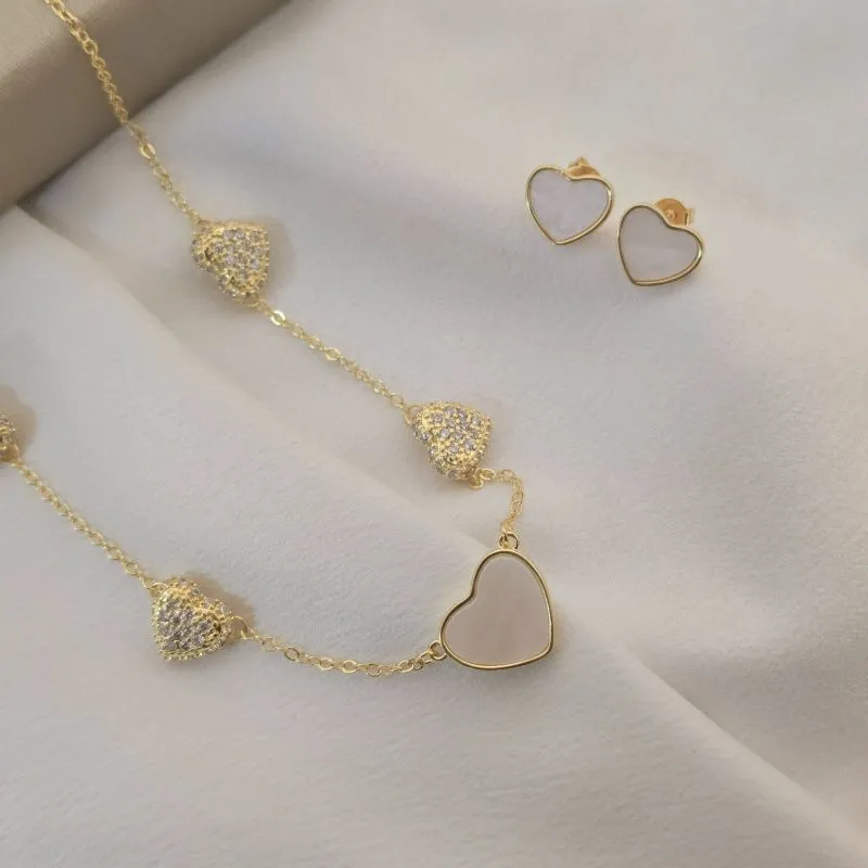 Conjunto Delicado Corações Madreperola e Zircônia