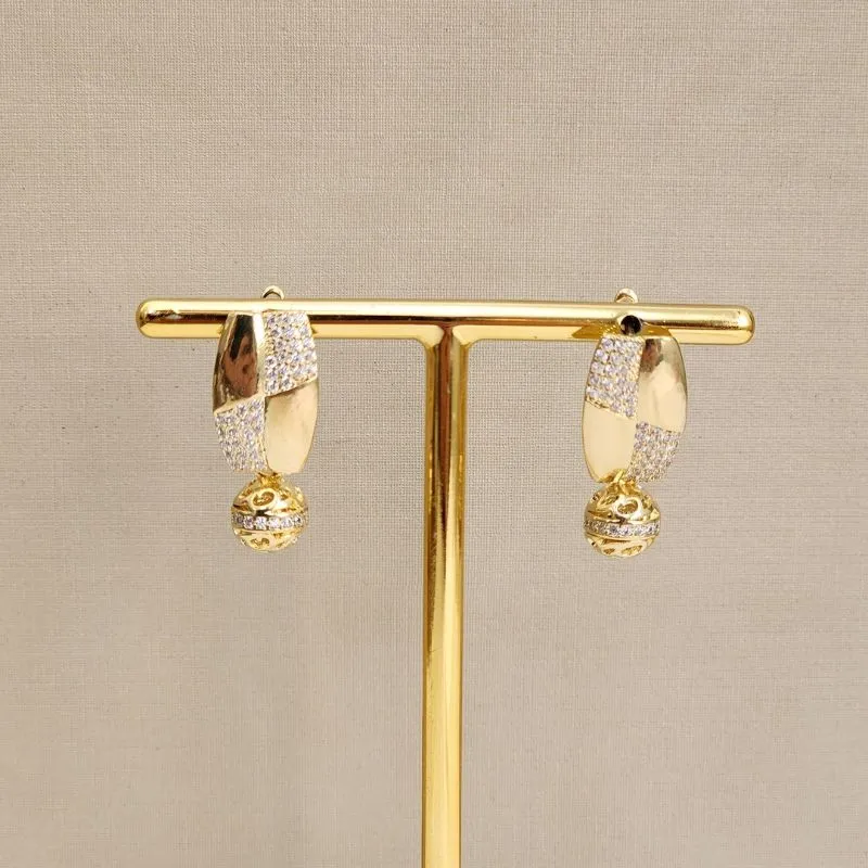 Argola Delicada Lisa e Zircônia