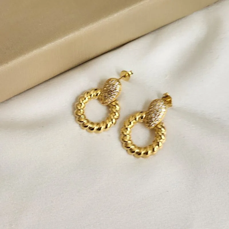 Brinco Vazado Liso e Zircônia