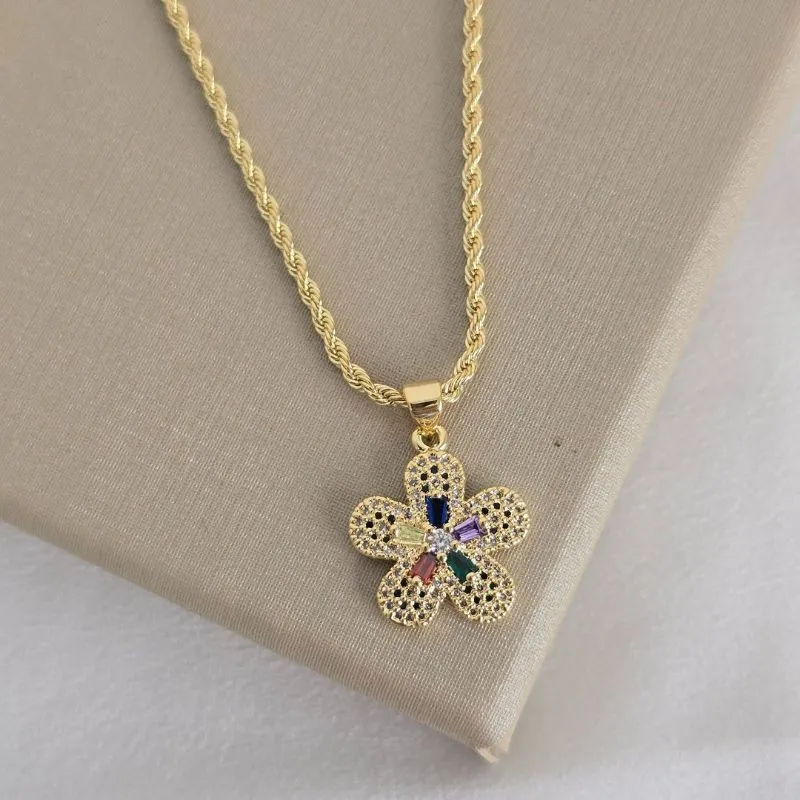 Colar Delicado Flor Detalhes Coloridos