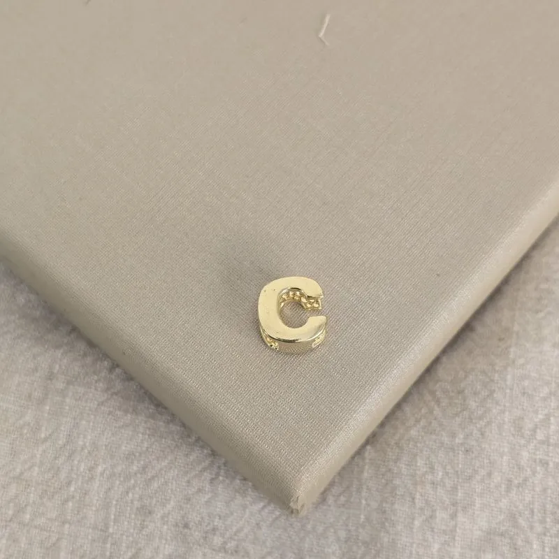 Pingente Letra C banhada ouro 18k