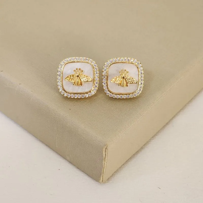 Brinco Delicado Abelha Madreperola e Zircônia