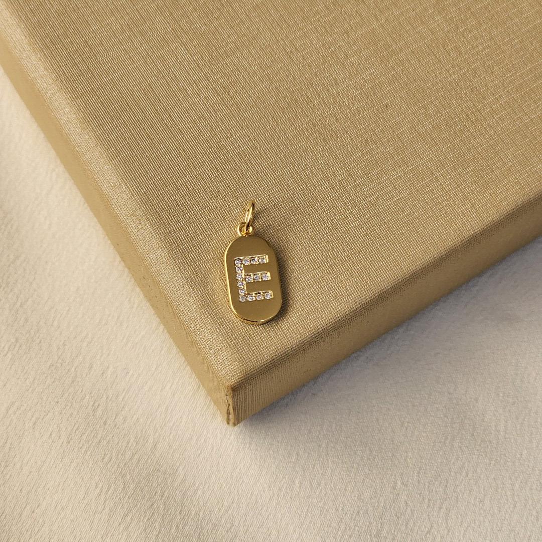Pingente Plaquinha Letra E
