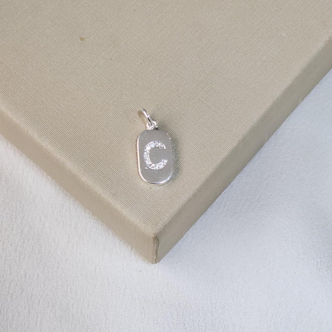 Pingente Plaquinha Letra C