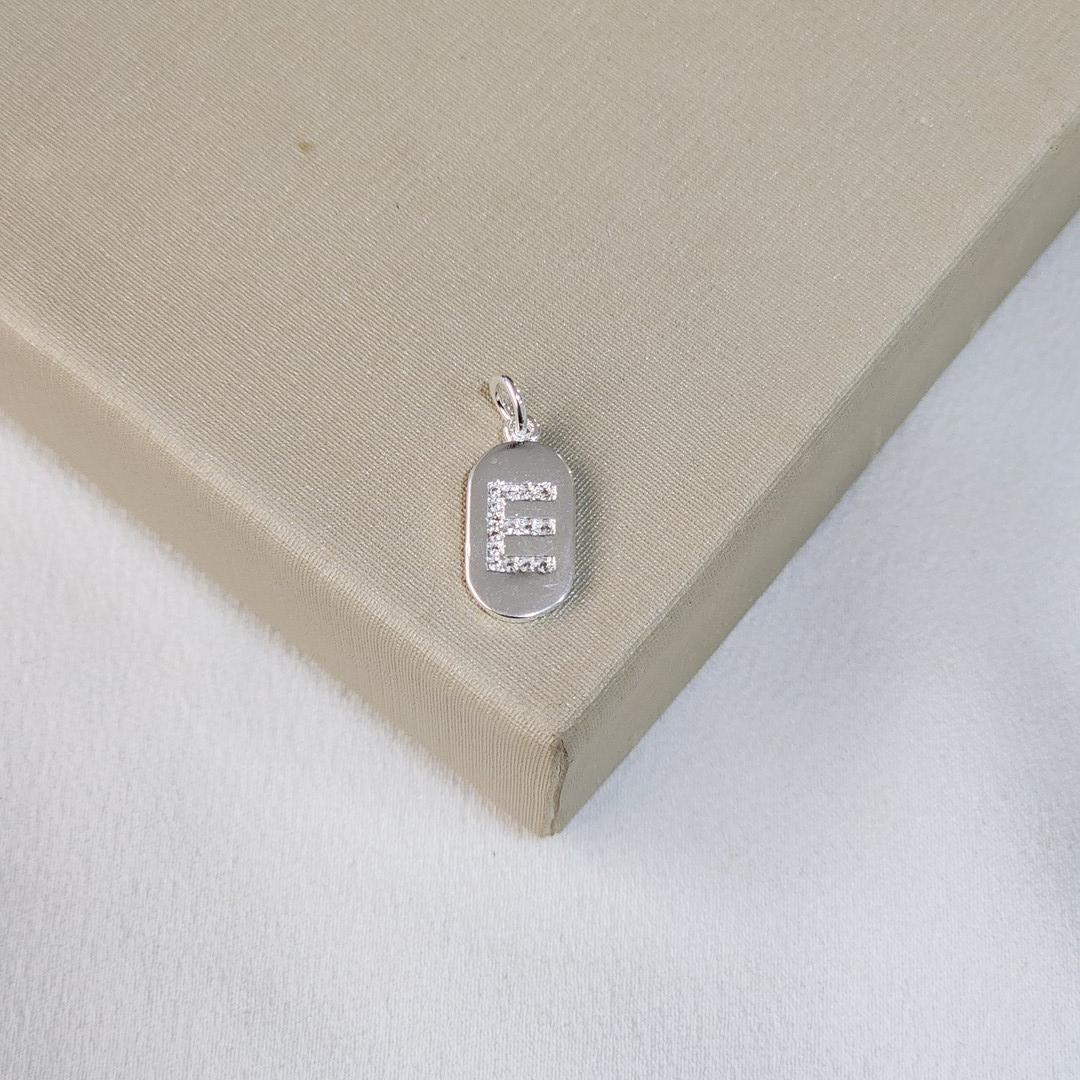 Pingente Plaquinha Letra E