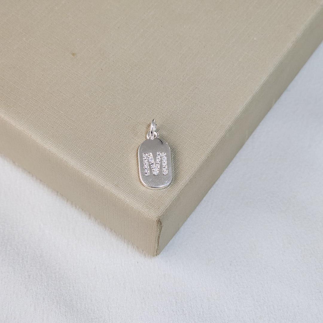 Pingente Plaquinha Letra M