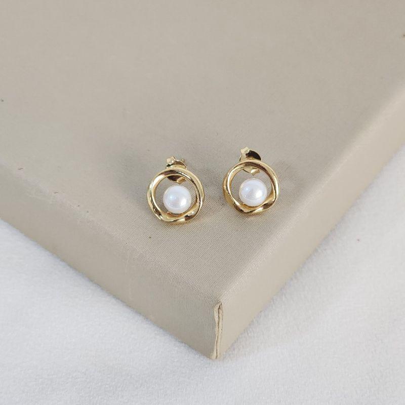 Brinco Vazado Liso e Perola