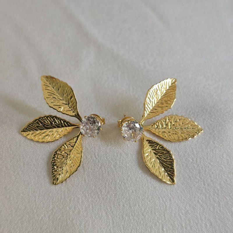 Brinco Delicado Liso Flor e Zircônia