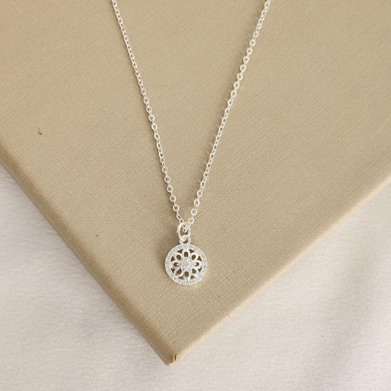 Colar Choker Medalinha