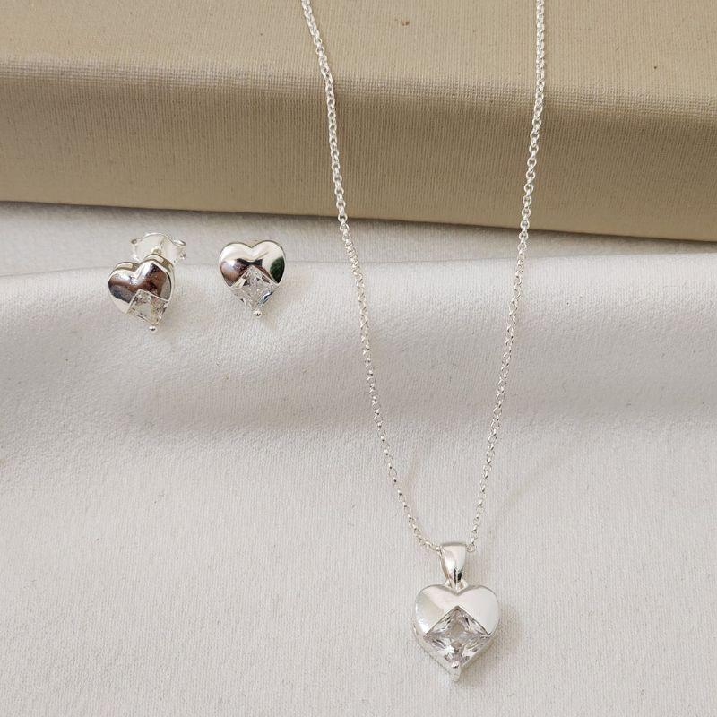 Conjunto Delicado Coração Liso e Zircônia